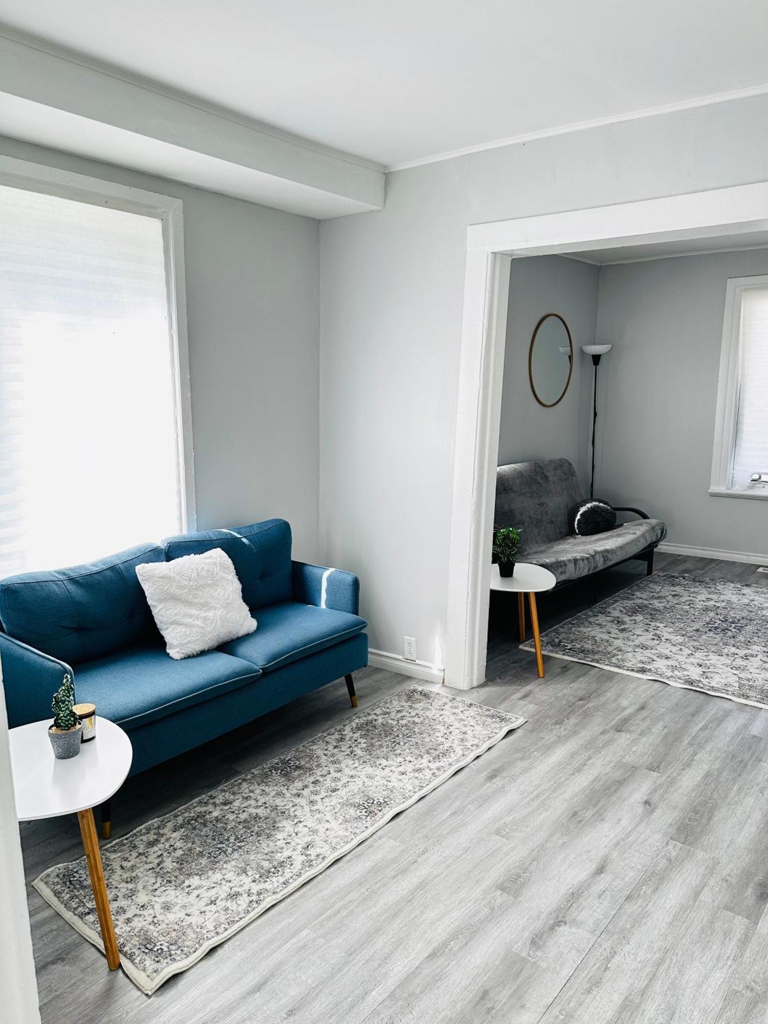 Cozy 2Br House Near Centre With Patio, Bbq, Backyard, And Netflix Apartamento Peterborough Exterior foto