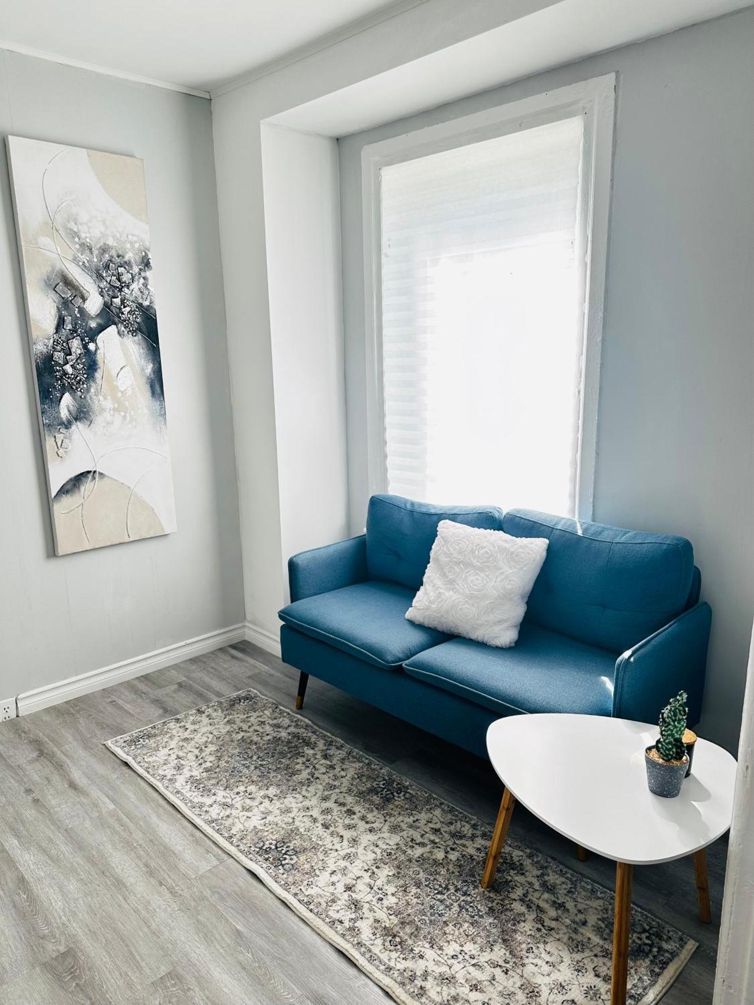 Cozy 2Br House Near Centre With Patio, Bbq, Backyard, And Netflix Apartamento Peterborough Exterior foto