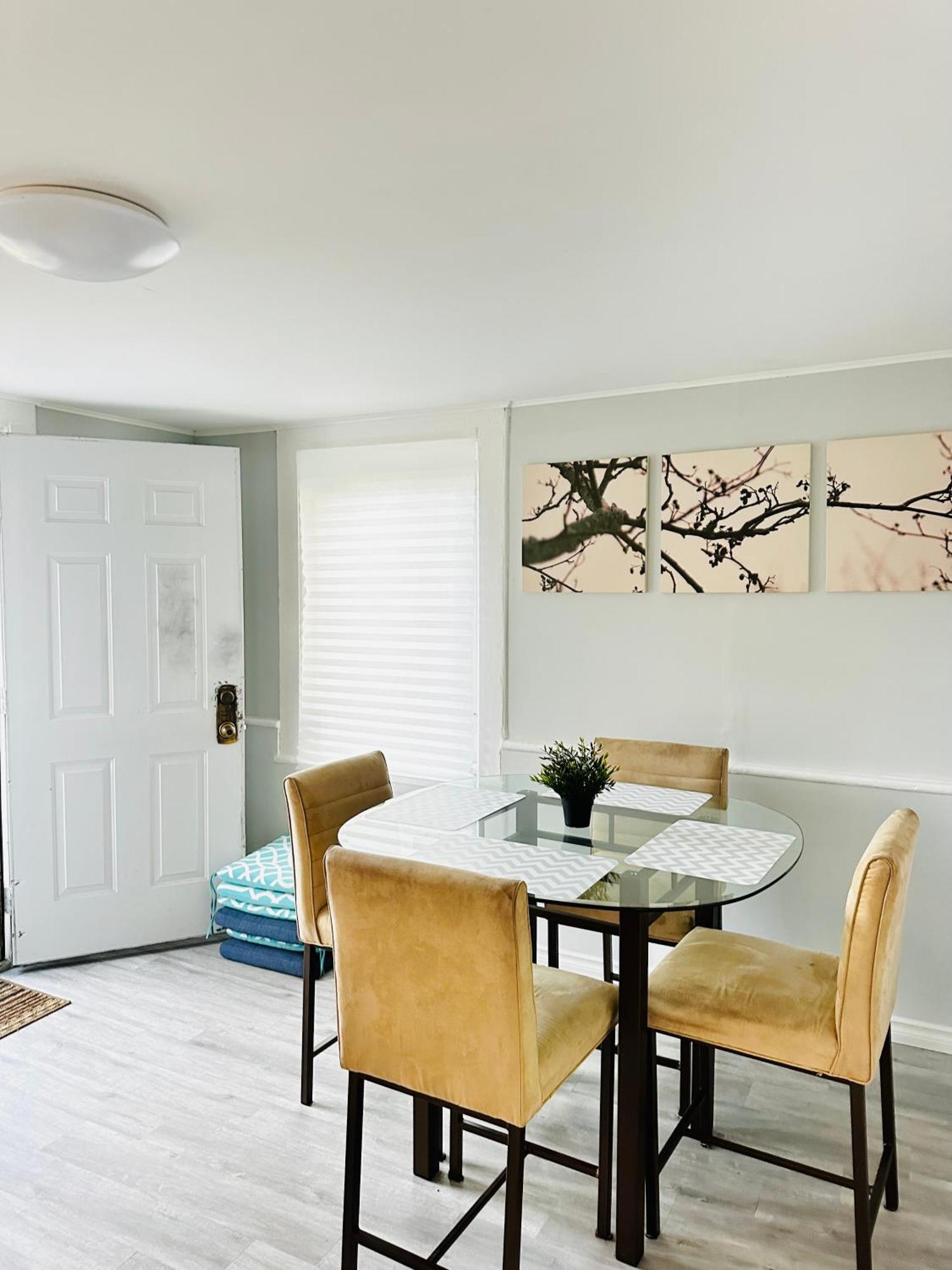 Cozy 2Br House Near Centre With Patio, Bbq, Backyard, And Netflix Apartamento Peterborough Exterior foto