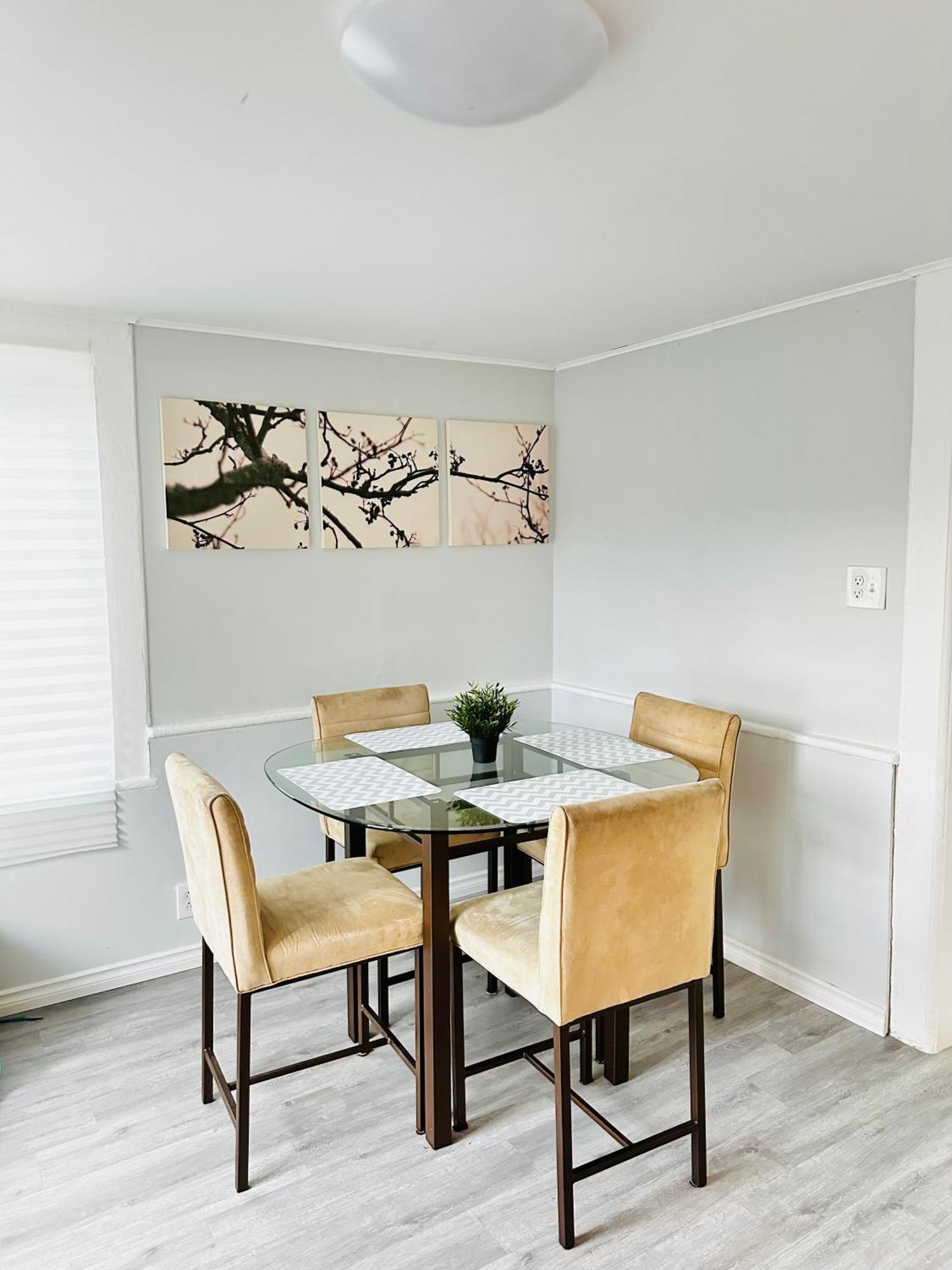 Cozy 2Br House Near Centre With Patio, Bbq, Backyard, And Netflix Apartamento Peterborough Exterior foto